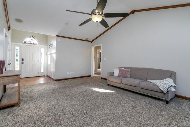 207 CARIBOU DR, Columbia, MO 65202