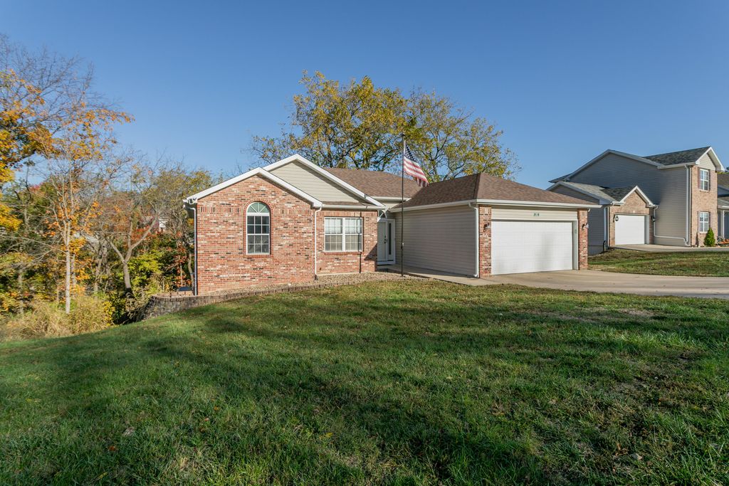 207 CARIBOU DR, Columbia, MO 65202