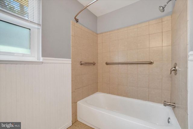 2710 WHITNEY DR, York, PA 17402