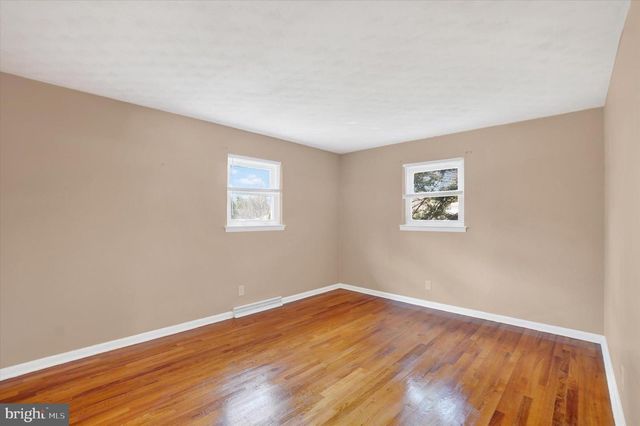 2710 WHITNEY DR, York, PA 17402