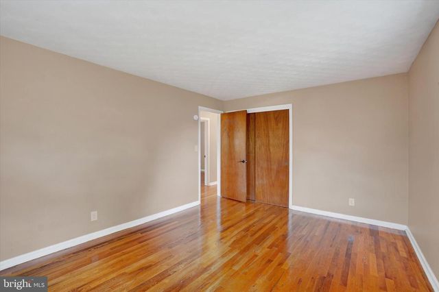 2710 WHITNEY DR, York, PA 17402