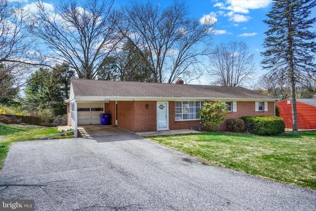 2710 WHITNEY DR, York, PA 17402