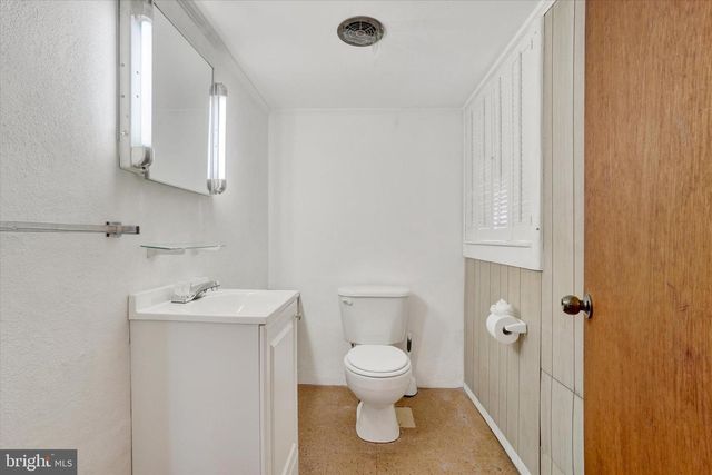 2710 WHITNEY DR, York, PA 17402