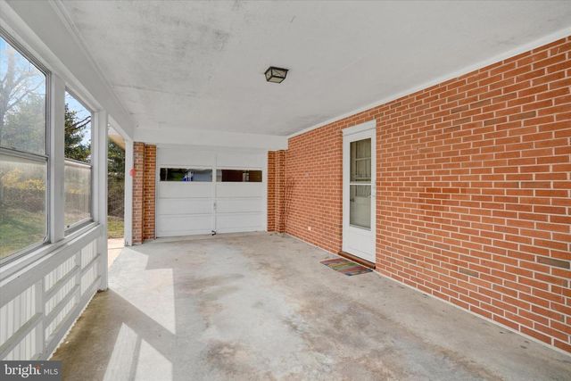 2710 WHITNEY DR, York, PA 17402