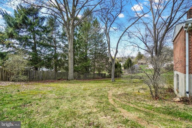 2710 WHITNEY DR, York, PA 17402