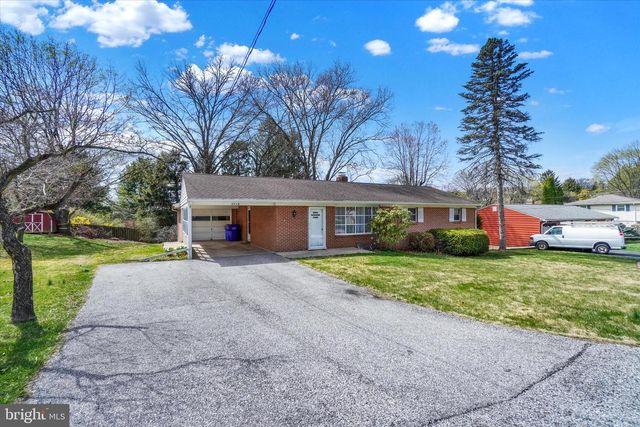 2710 WHITNEY DR, York, PA 17402