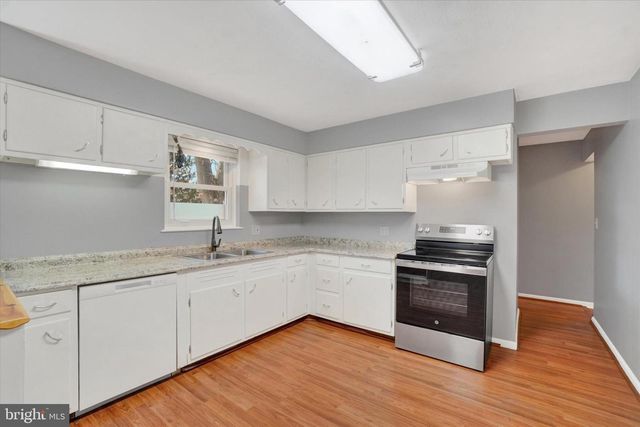 2710 WHITNEY DR, York, PA 17402