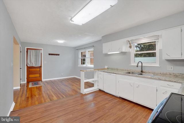 2710 WHITNEY DR, York, PA 17402