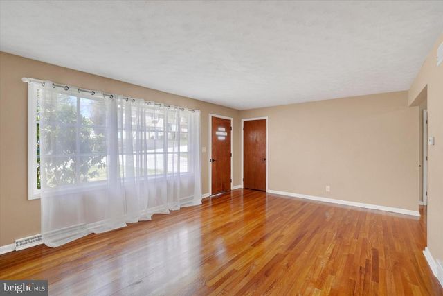 2710 WHITNEY DR, York, PA 17402