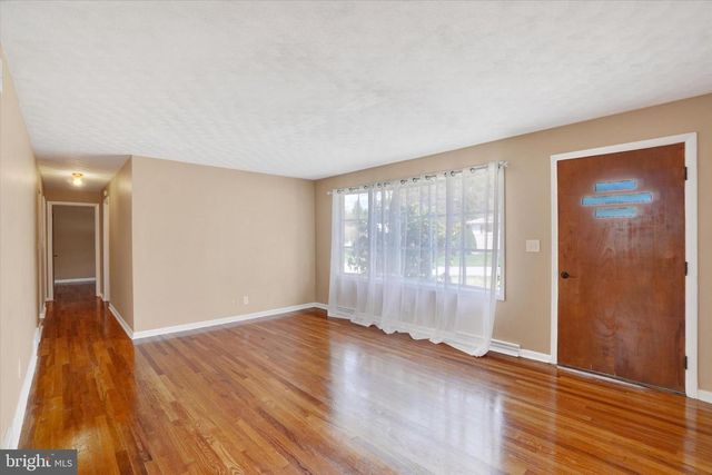 2710 WHITNEY DR, York, PA 17402