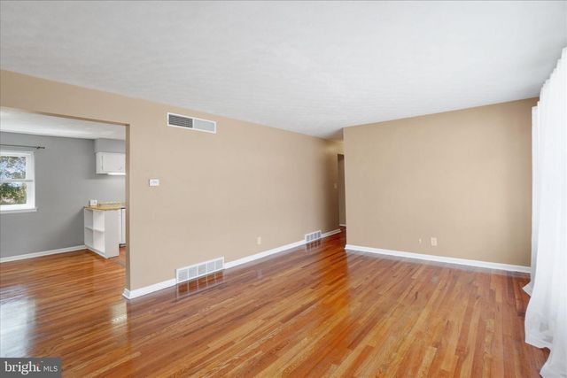 2710 WHITNEY DR, York, PA 17402