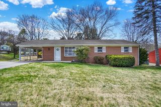 2710 WHITNEY DR, York, PA 17402