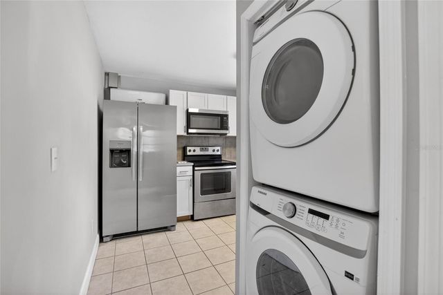 3301 W WOODLAWN AVENUE 2, Tampa, FL 33607