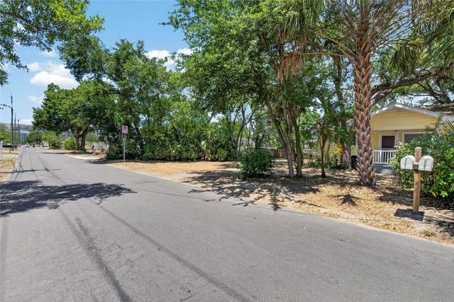 3301 W WOODLAWN AVENUE 2, Tampa, FL 33607