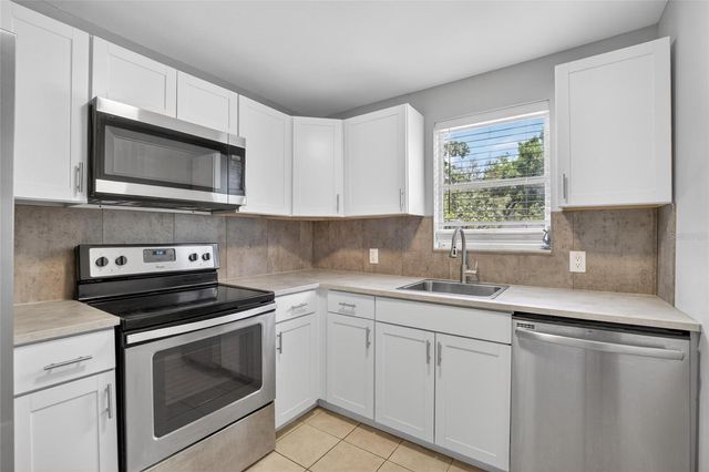 3301 W WOODLAWN AVENUE 2, Tampa, FL 33607