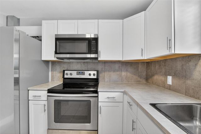 3301 W WOODLAWN AVENUE 2, Tampa, FL 33607