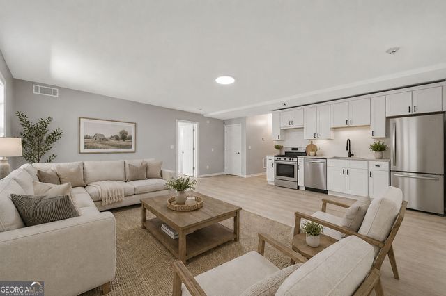 1641 White Oak Cove, Loganville, GA 30052