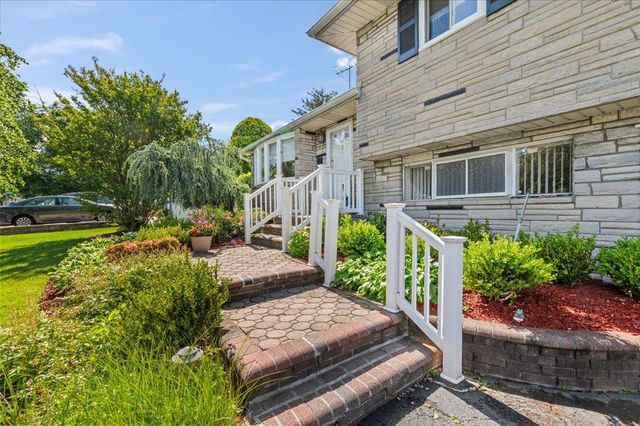 11 Halcourt Drive, Plainview, NY 11803
