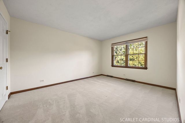 2071 Chatham Drive, Wheaton, IL 60189