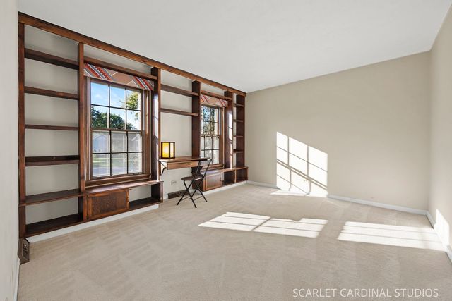 2071 Chatham Drive, Wheaton, IL 60189
