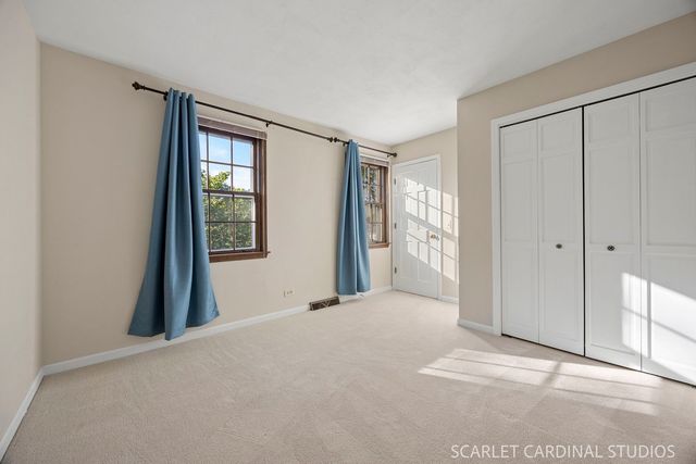 2071 Chatham Drive, Wheaton, IL 60189