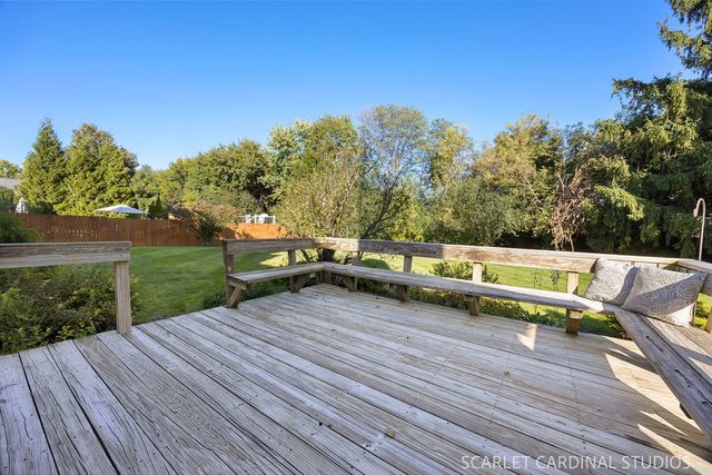 2071 Chatham Drive, Wheaton, IL 60189
