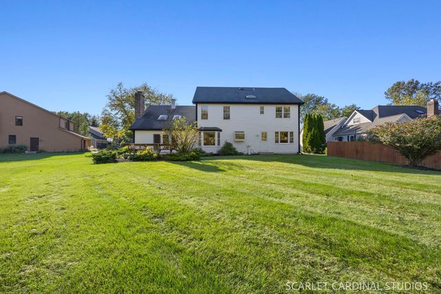 2071 Chatham Drive, Wheaton, IL 60189