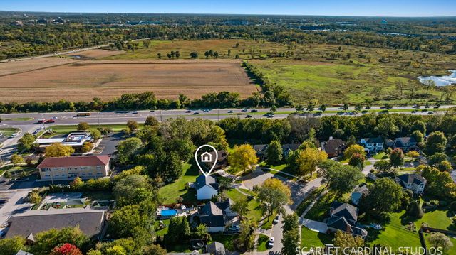 2071 Chatham Drive, Wheaton, IL 60189