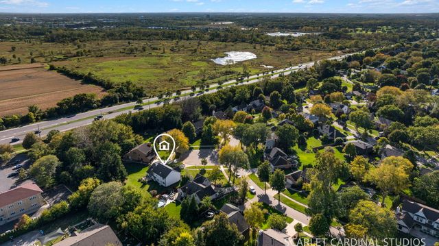 2071 Chatham Drive, Wheaton, IL 60189