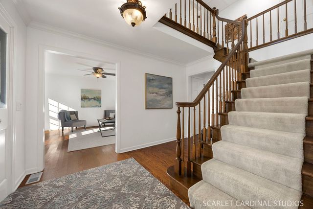 2071 Chatham Drive, Wheaton, IL 60189