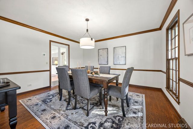 2071 Chatham Drive, Wheaton, IL 60189