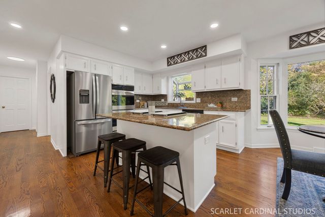 2071 Chatham Drive, Wheaton, IL 60189