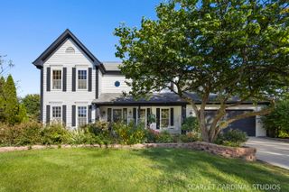 2071 Chatham Drive, Wheaton, IL 60189