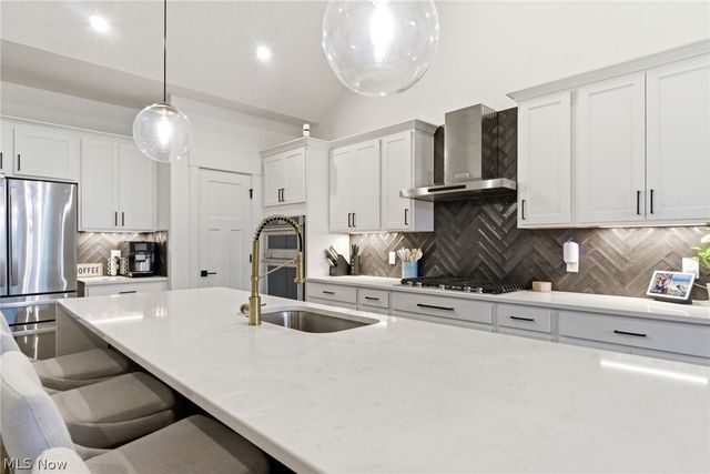 11201 Creek View Way, Columbia Station, OH 44028