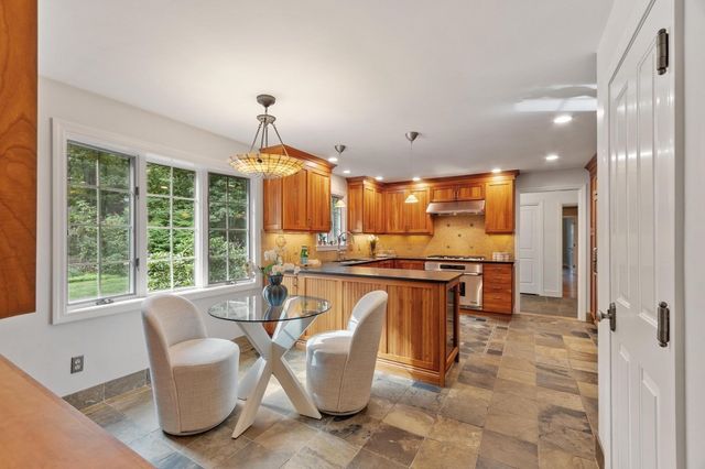 39 Rollingwood Ln, Concord, MA 01742