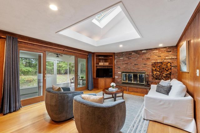 39 Rollingwood Ln, Concord, MA 01742
