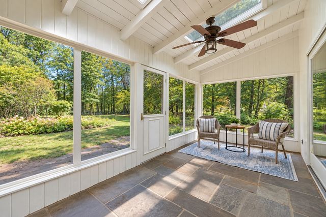 39 Rollingwood Ln, Concord, MA 01742