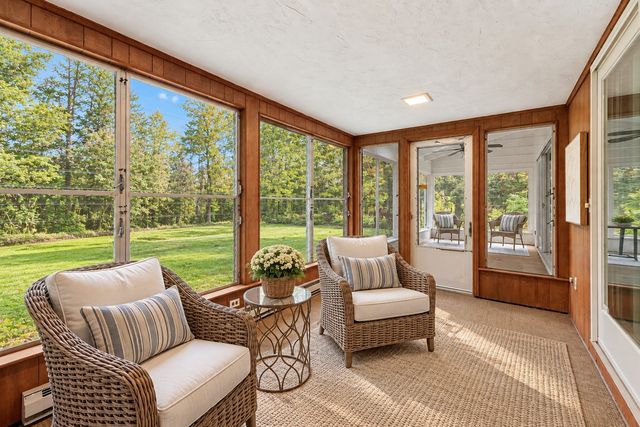 39 Rollingwood Ln, Concord, MA 01742