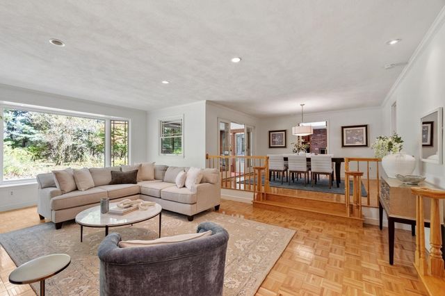 39 Rollingwood Ln, Concord, MA 01742
