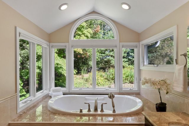 39 Rollingwood Ln, Concord, MA 01742