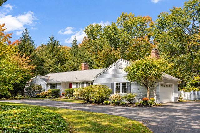 39 Rollingwood Ln, Concord, MA 01742