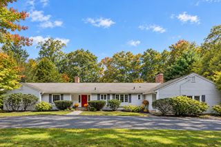 39 Rollingwood Ln, Concord, MA 01742