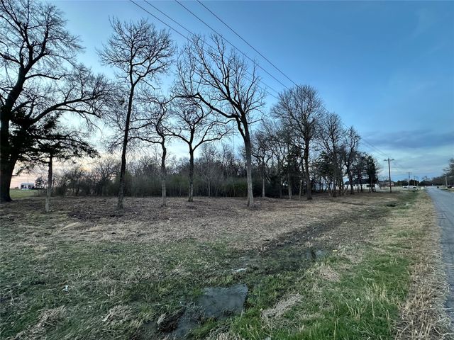 3136 County Road 1076, Celeste, TX 75423
