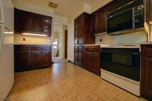 301 Grand Blvd, Emerson Boro, NJ 07630
