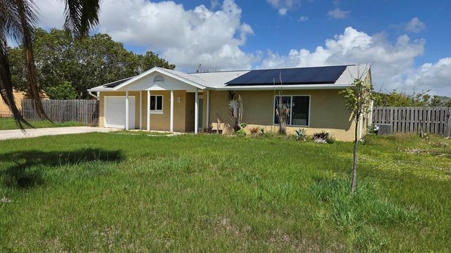 2209 SE East Dunbrooke Circle, Port St. Lucie, FL 34952