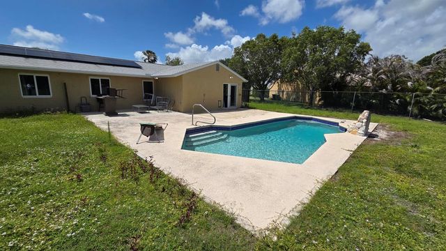 2209 SE East Dunbrooke Circle, Port St. Lucie, FL 34952