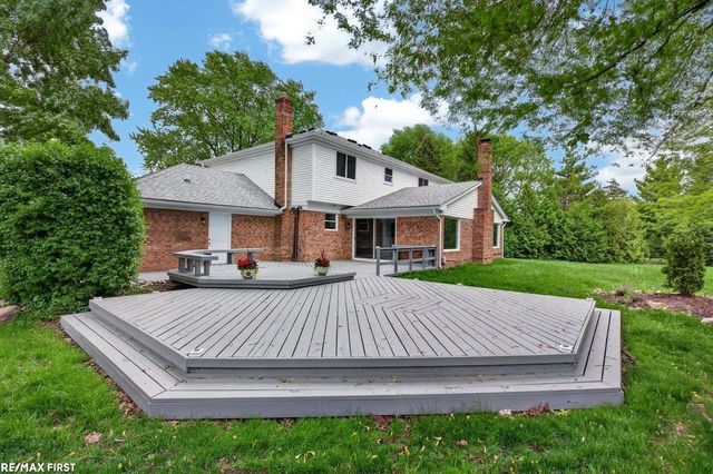 1977 Warbler Court, Troy, MI 48084
