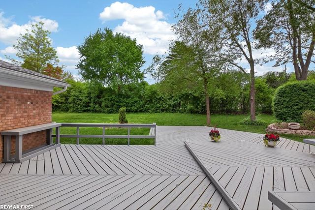 1977 Warbler Court, Troy, MI 48084