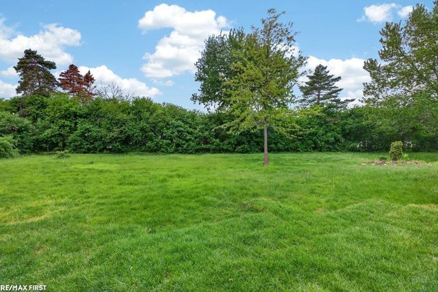 1977 Warbler Court, Troy, MI 48084