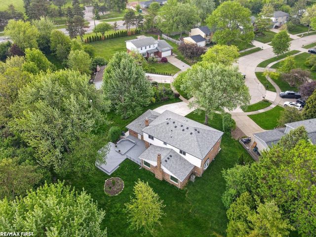 1977 Warbler Court, Troy, MI 48084